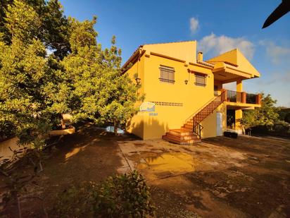 Vista exterior de Casa o xalet en venda en Sagunto / Sagunt amb Calefacció, Jardí privat i Terrassa