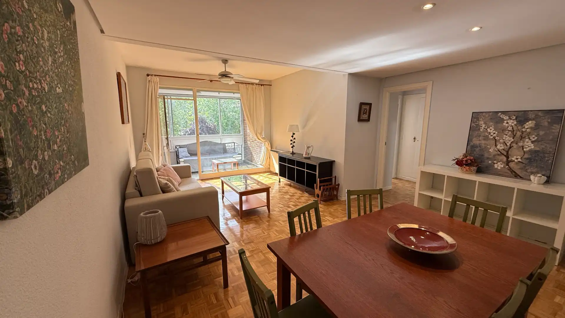 Sala de estar de Apartamento en venta en Madrid con Calefacción, Terraza y Amueblado