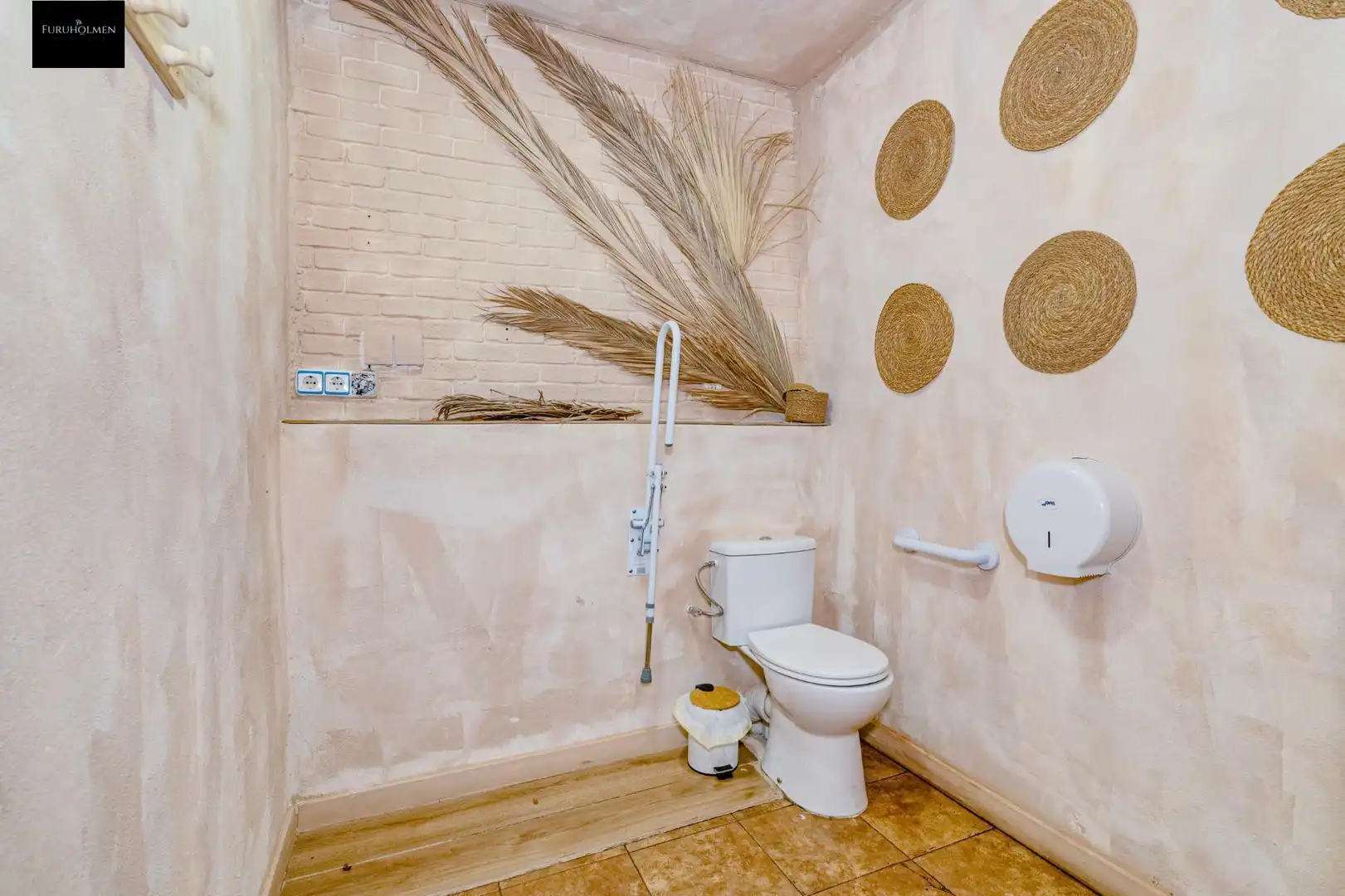 Baño de Local en venta en Granada con Aire acondicionado y Amueblado