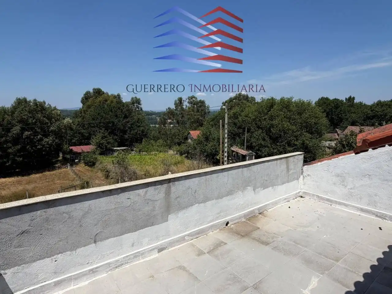 Vista exterior de Casa adosada en venda en Amoeiro amb Calefacció, Jardí privat i Terrassa