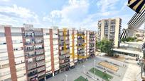 Vista exterior de Pis en venda en Rubí amb Calefacció, Forn i Balcó