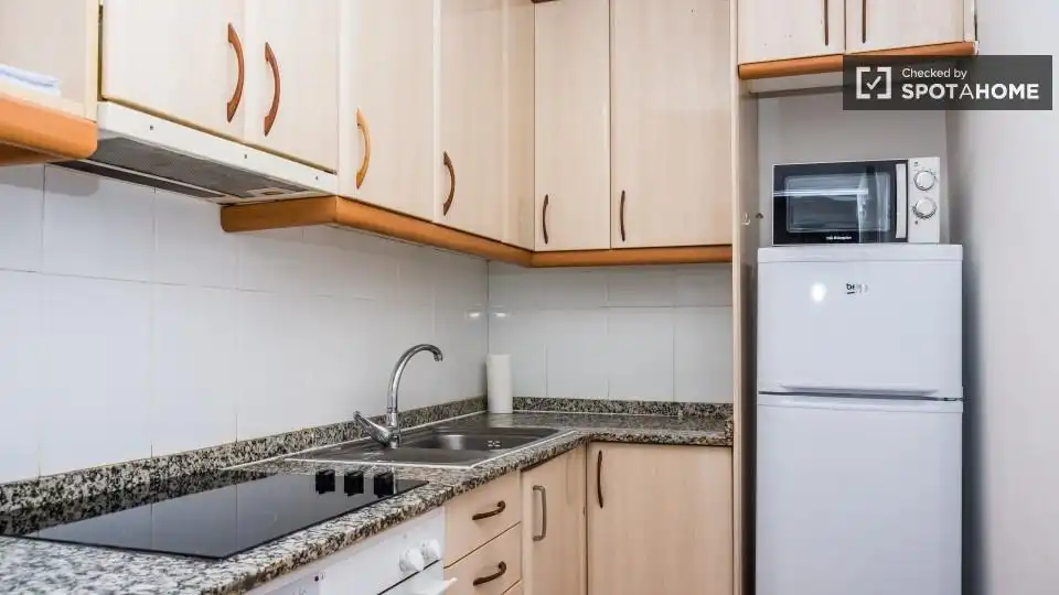 Flat with terrace to rent in Ciutat Vella, imagen 8