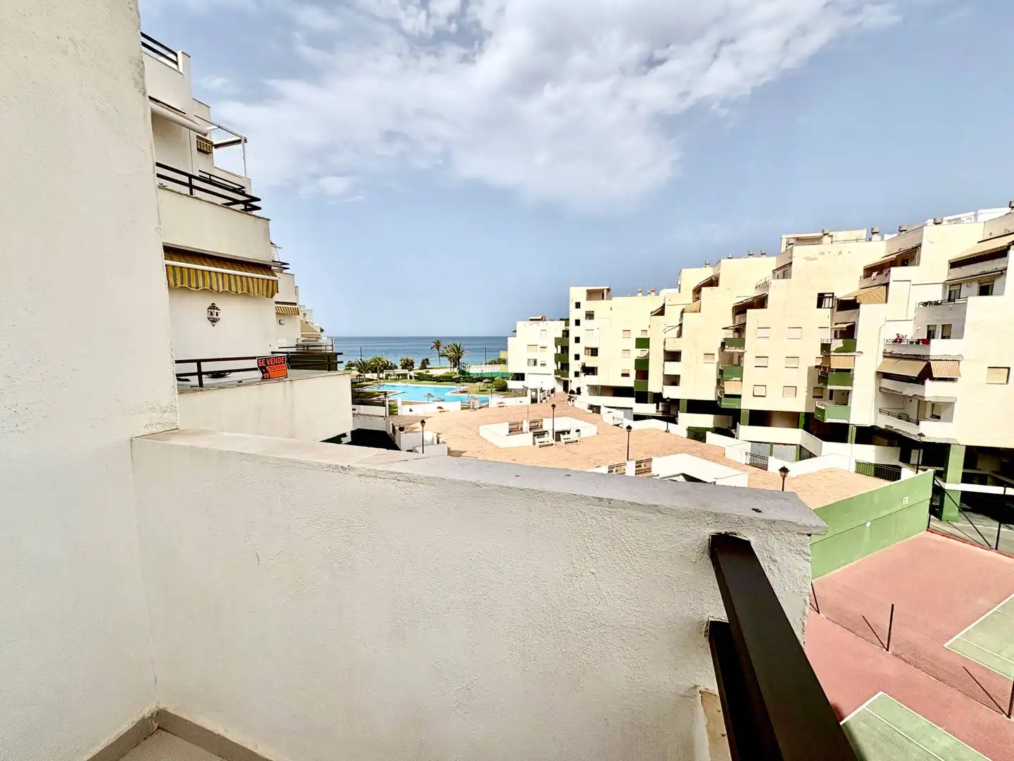 Vista exterior de Apartament en venda en Salobreña amb Jardí privat, Terrassa i Moblat