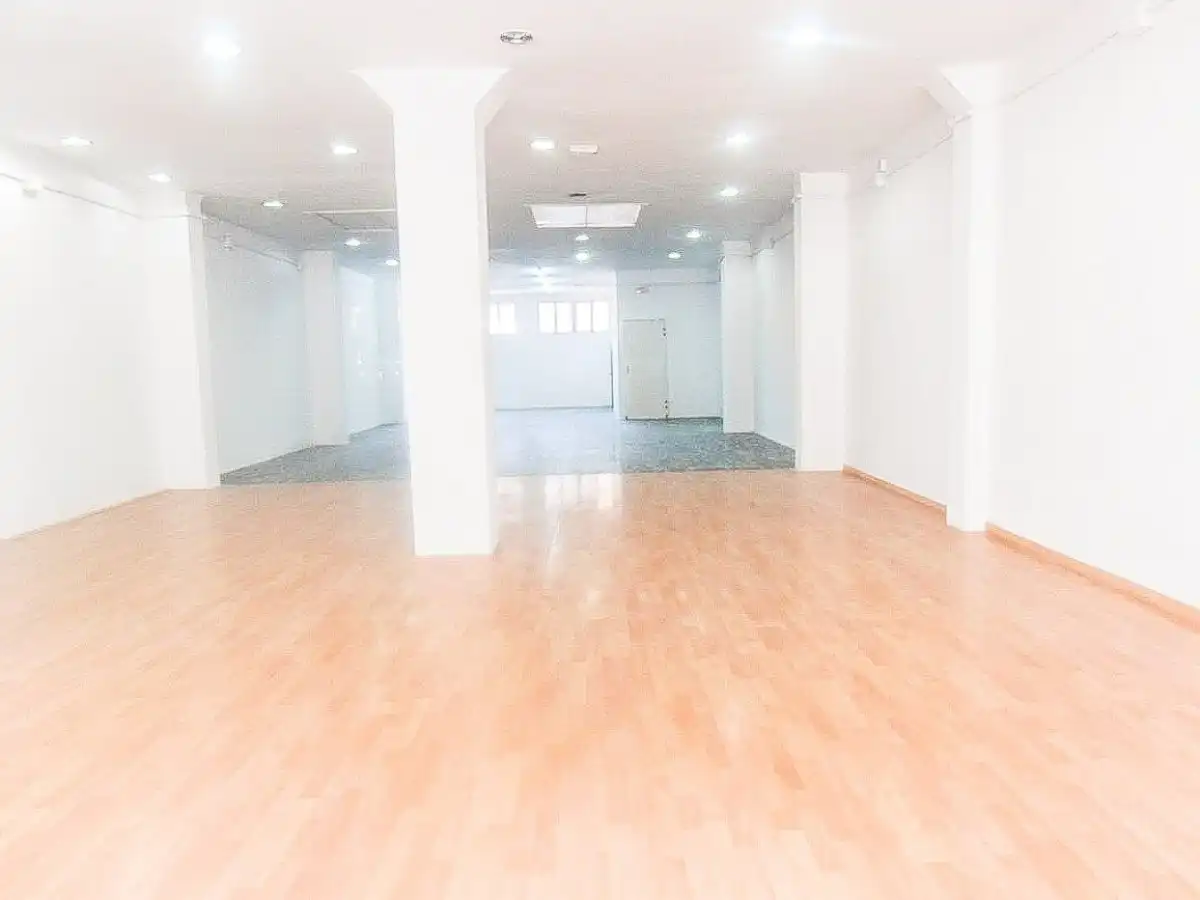 Local comercial de lloguer a Centre - Sant Oleguer, imagen 2