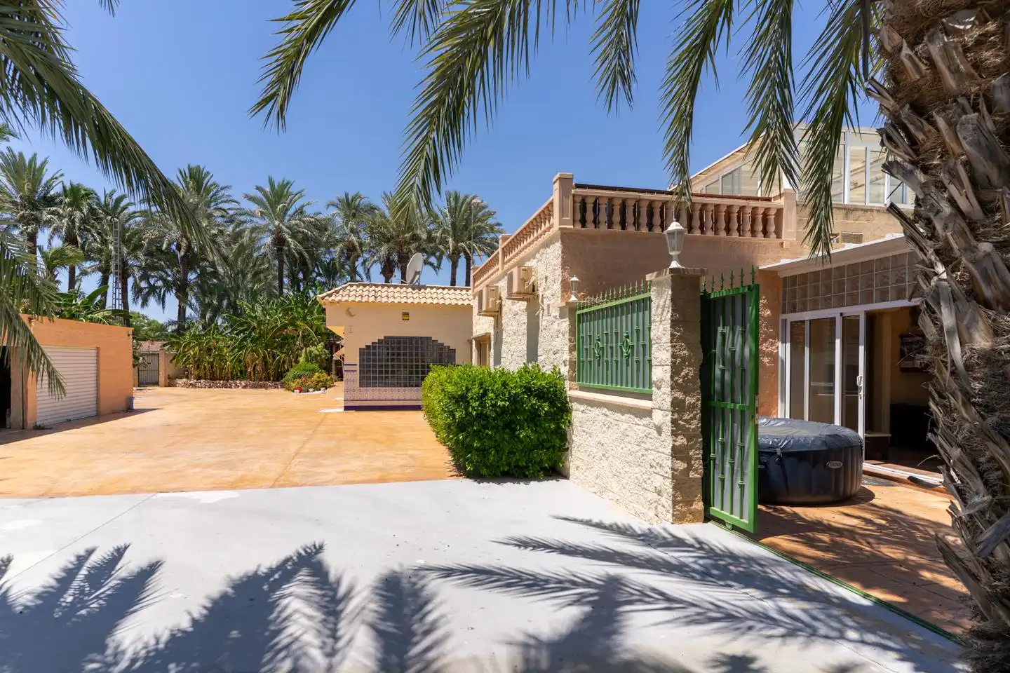 Exterior view of Houses for sale in Elche / Elx  with Air Conditioner, Private garden and Terrace