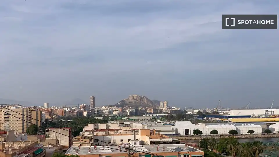 Vista exterior de Piso de alquiler en Alicante / Alacant con Aire acondicionado, Calefacción y Amueblado
