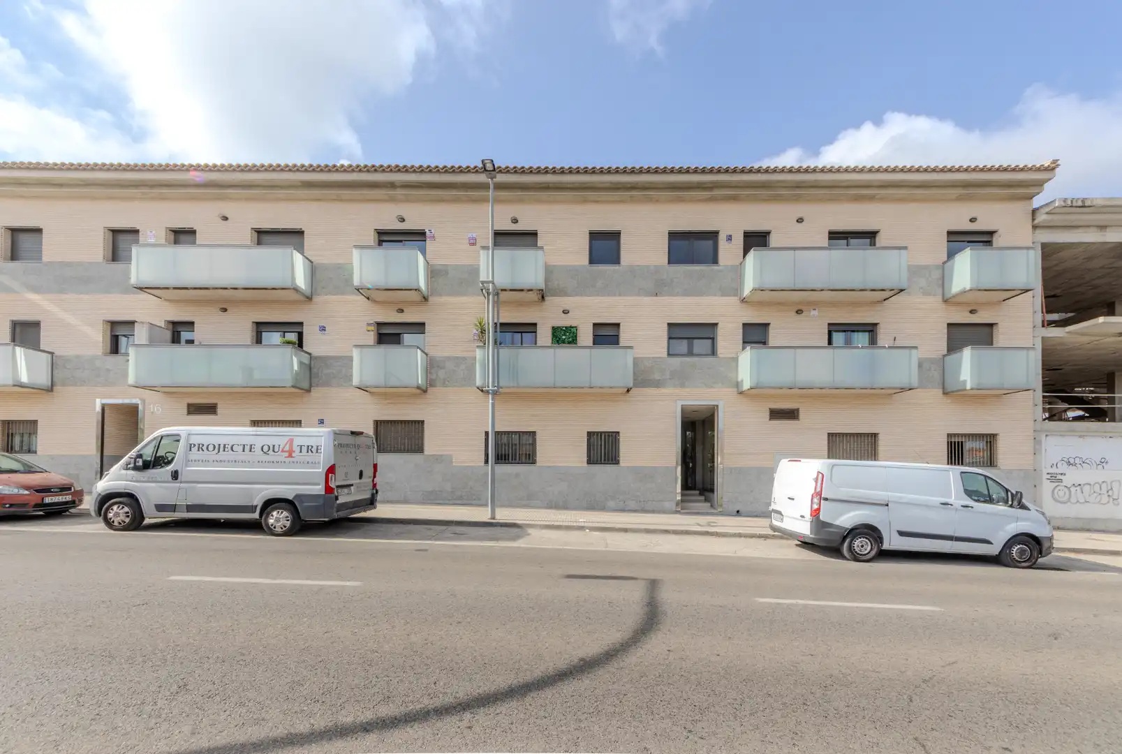 Vista exterior de Pis en venda en Els Pallaresos amb Aire condicionat, Terrassa i Forn