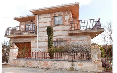 Vista exterior de Casa o xalet en venda en Abades amb Jardí privat i Terrassa