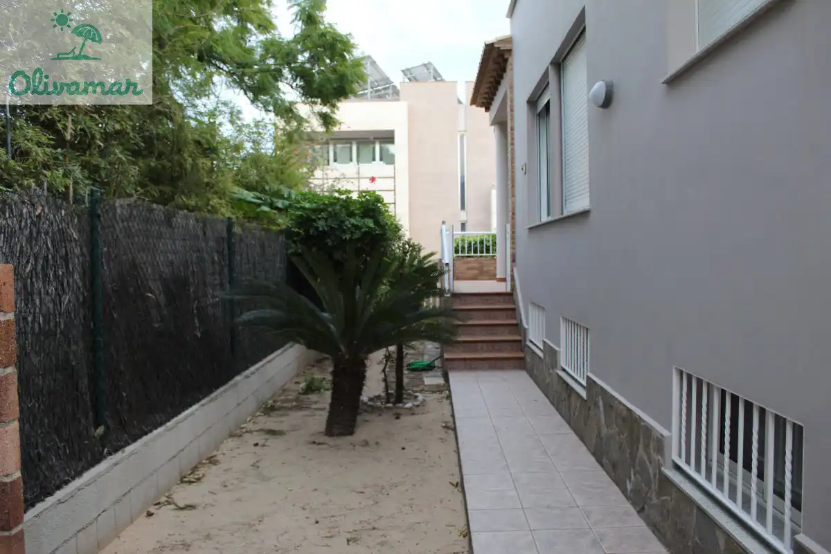 Vista exterior de Casa o xalet en venda en Oliva amb Moblat