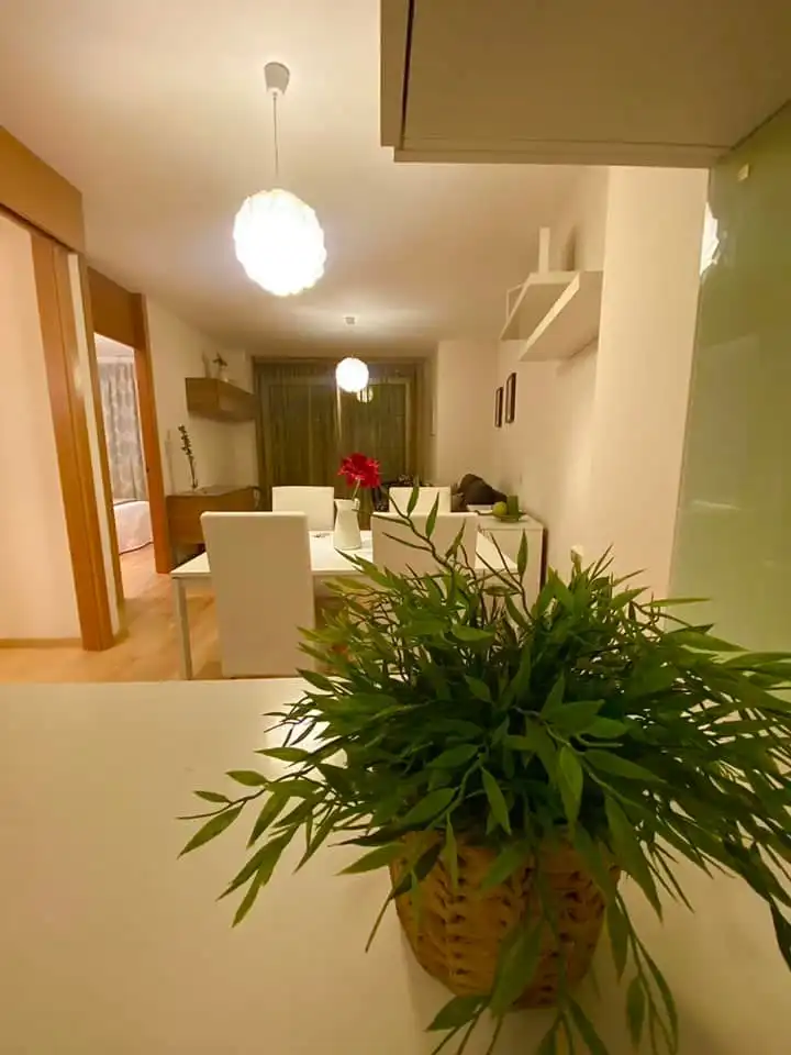 Menjador de Pis en venda en Torrelavega  amb Calefacció, Parquet i Moblat