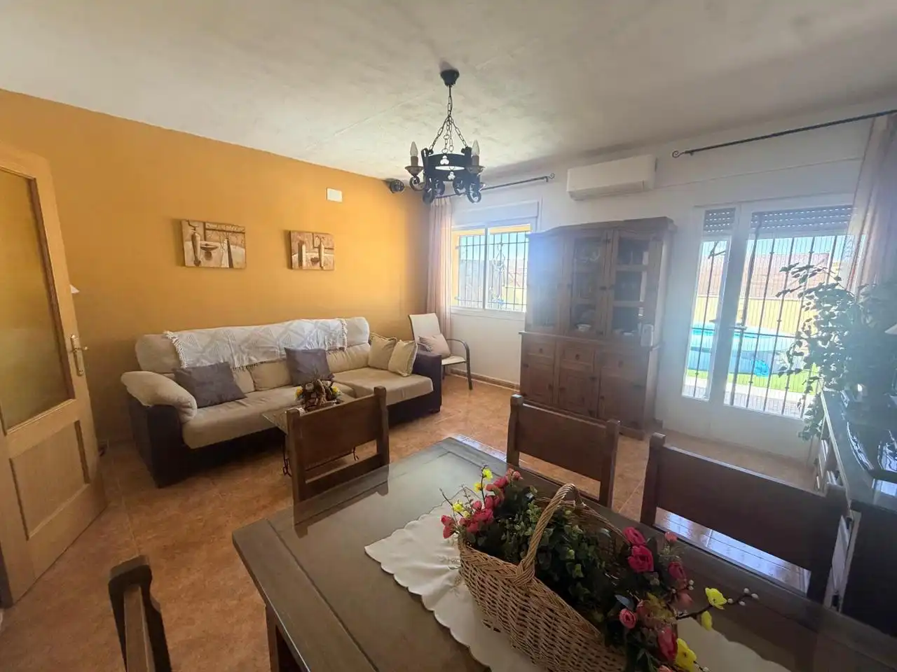 Sala d'estar de Casa adosada en venda en Zarza de Tajo amb Calefacció, Jardí privat i Piscina