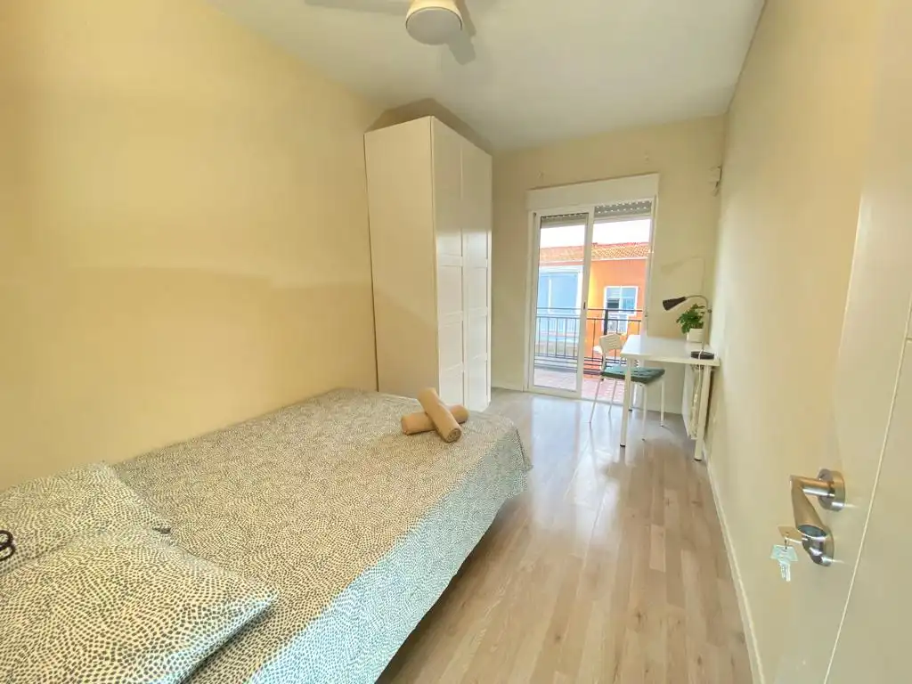 Habitación de Piso para compartir en Madrid con Calefacción, Amueblado y Horno
