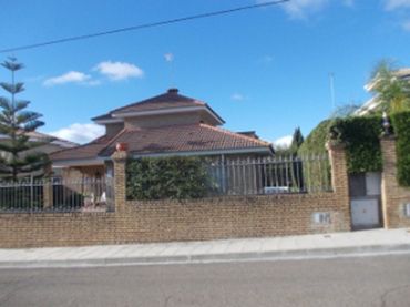 Villa con piscina in vendita a C/ Federico García Lorca