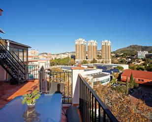 Vista exterior de Àtic en venda en Esplugues de Llobregat amb Aire condicionat, Calefacció i Parquet