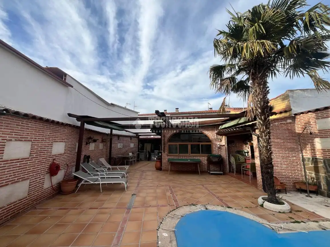Terraza de Casa adosada en venta en Las Herencias con Calefacción, Piscina y Amueblado