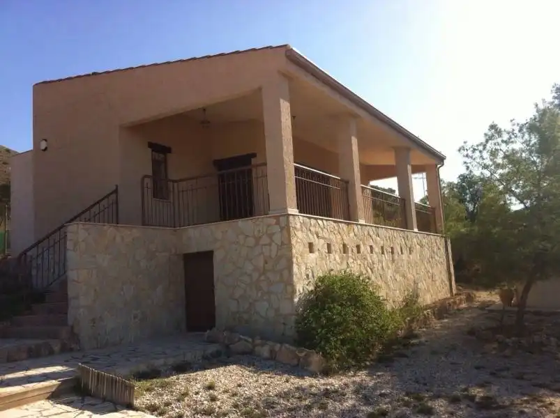 Vista exterior de Finca rústica en venda en Petrer amb Terrassa i Moblat