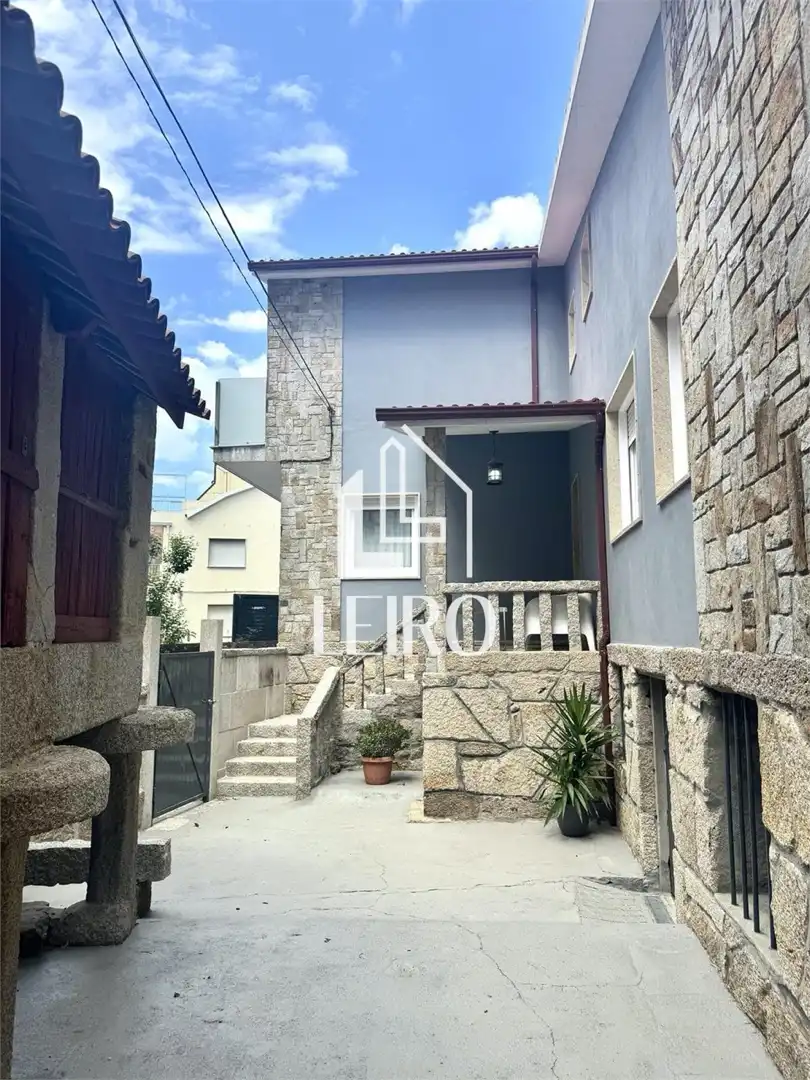Vista exterior de Casa o xalet en venda en Sanxenxo amb Calefacció, Terrassa i Traster