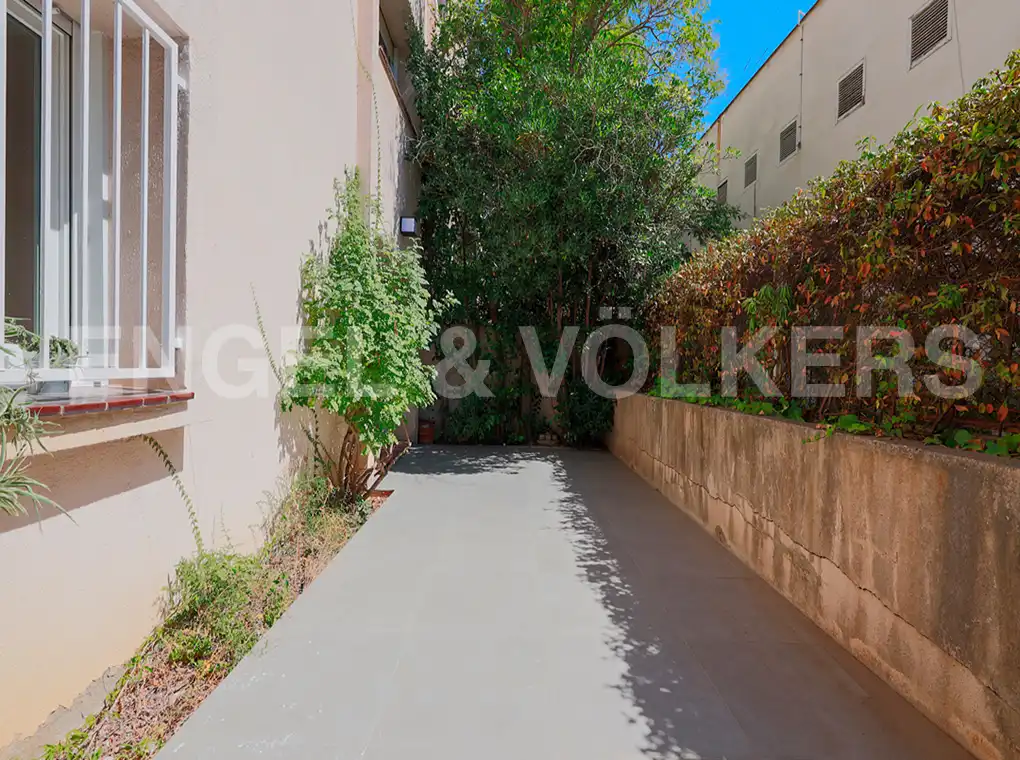 Vista exterior de Piso de alquiler en Barcelona con Aire acondicionado, Calefacción y Jardín privado