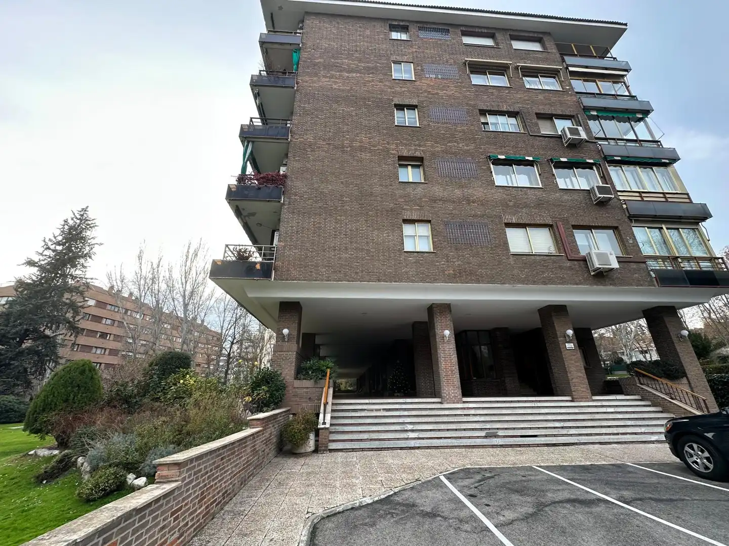 Exterior view of Flat for sale in Madrid  with Parquet flooring, Terrace and Storage room