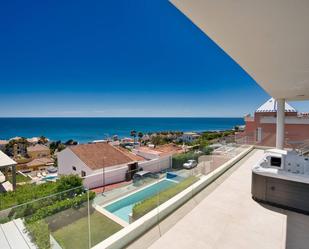 Terrassa de Casa o xalet en venda en Estepona amb Aire condicionat i Piscina