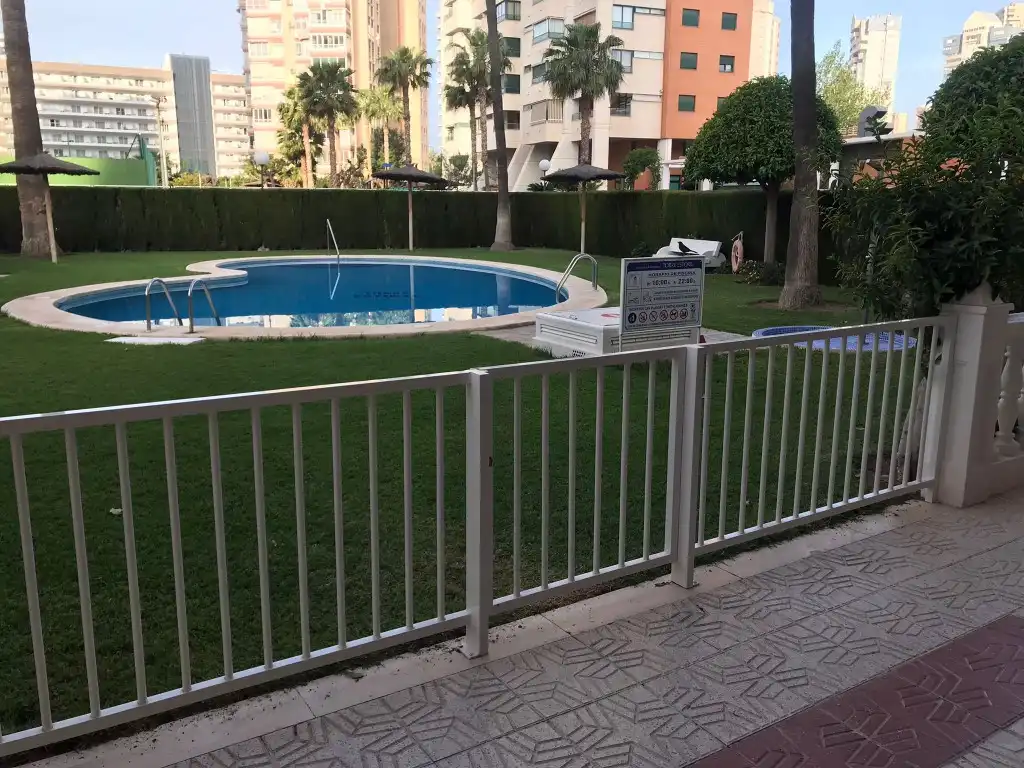 Piscina de Piso en venta en Benidorm con Aire acondicionado, Piscina y Amueblado