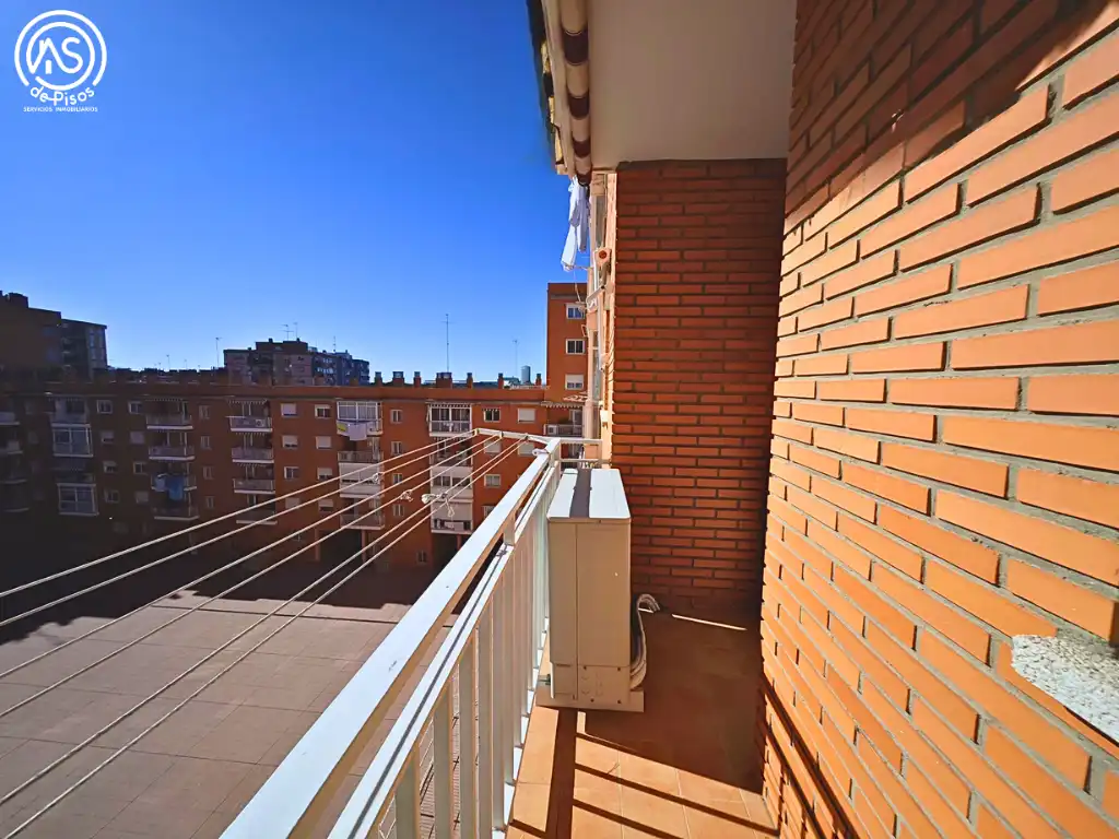 Flat for rent in Calle de la Sierra de Vicor, 21, La Almozara