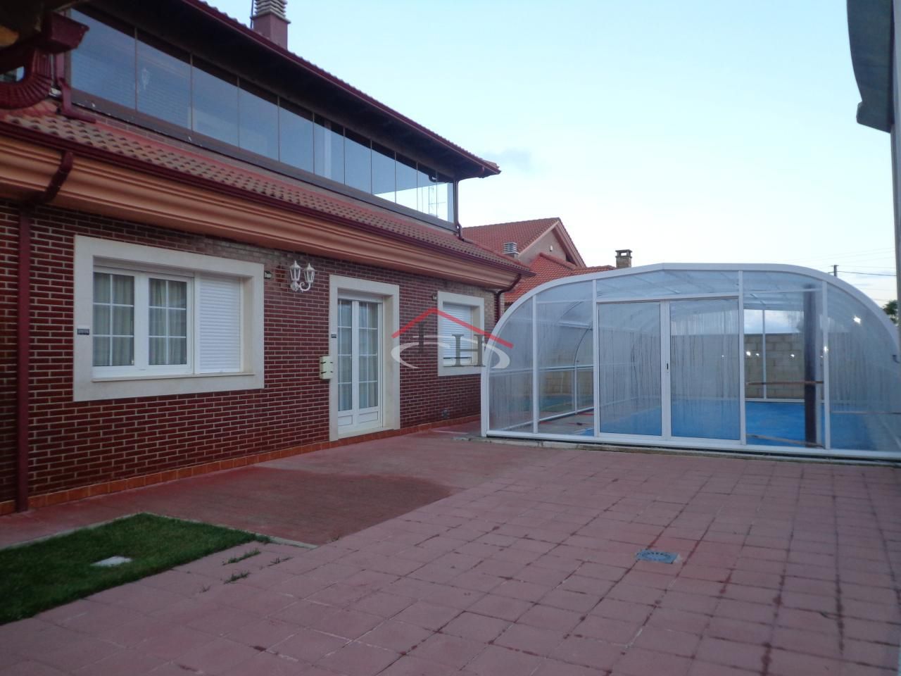 Vista exterior de Casa o xalet en venda en Valdefresno amb Calefacció, Jardí privat i Parquet