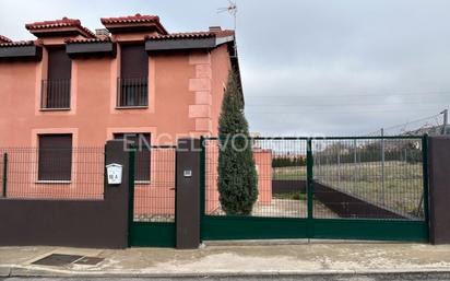 Casa adosada en venda en Otero de Herreros amb Aire condicionat, Calefacció i Jardí privat