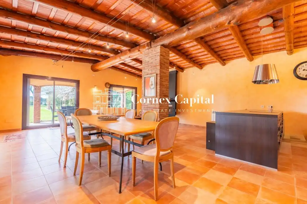 Menjador de Finca rústica en venda en Torroella de Montgrí amb Aire condicionat, Calefacció i Jardí privat