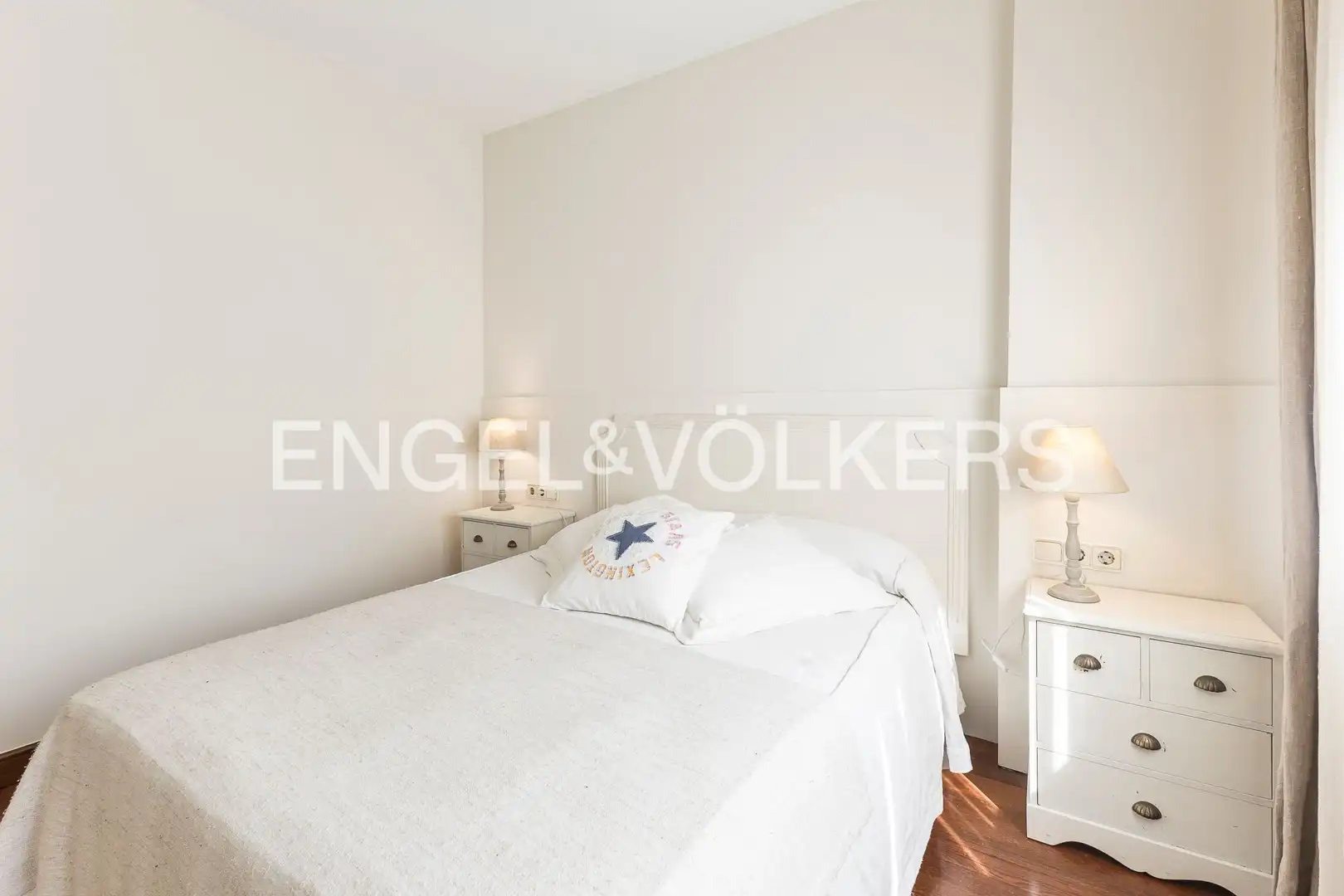 Bedroom of Flat for sale in Barcelona  with Air Conditioner, Heating and Furnished