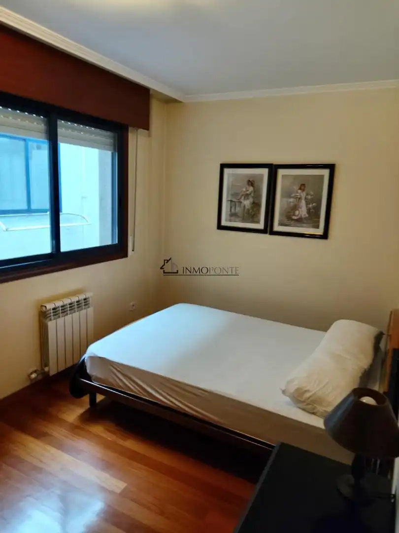 Schlafzimmer von Wohnung zur Miete in Pontevedra Capital  mit Heizung, Parkett und Terrasse