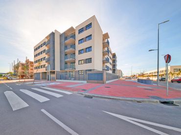 Moto amb ascensor en venda a Calle del Valle de Navalmedio 2
