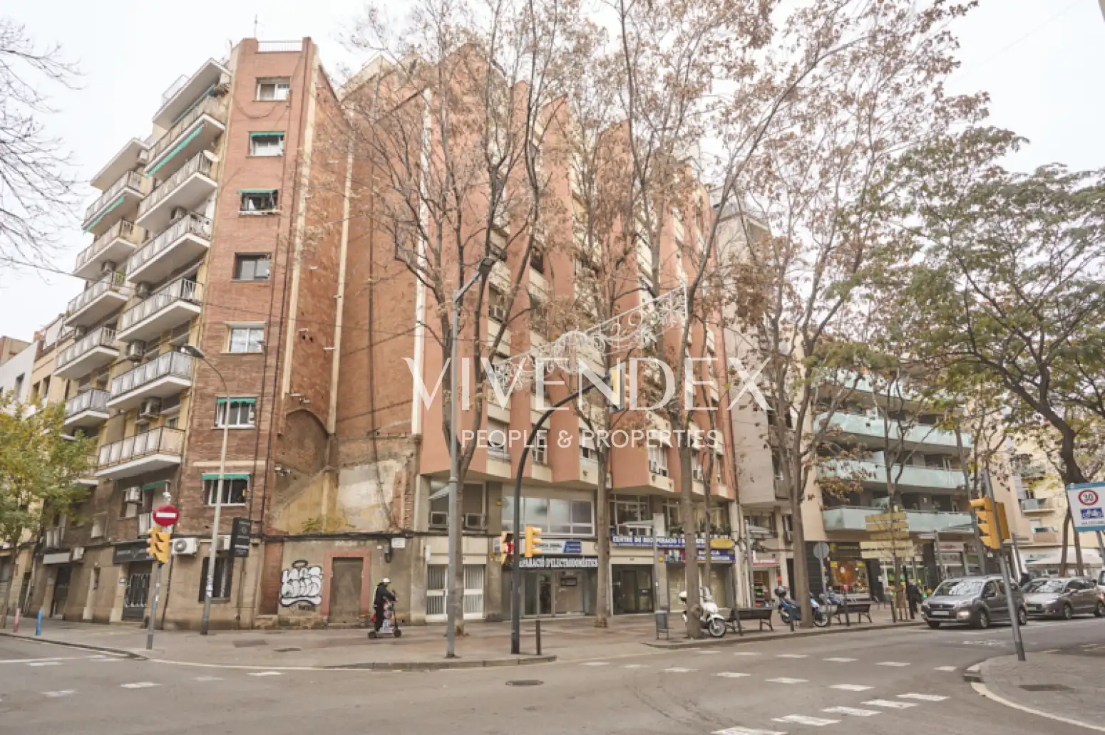 Vista exterior de Ático en venta en L'Hospitalet de Llobregat con Aire acondicionado, Calefacción y Terraza