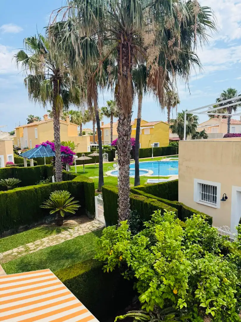 Jardí de Casa adosada en venda en Oliva amb Aire condicionat, Calefacció i Jardí privat