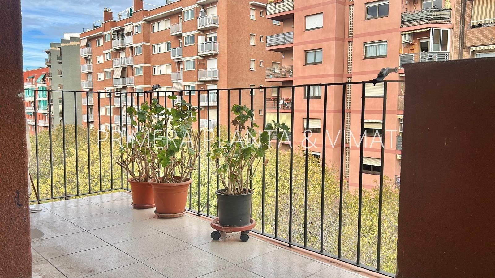 Vista exterior de Ático en venta en Mataró con Balcón