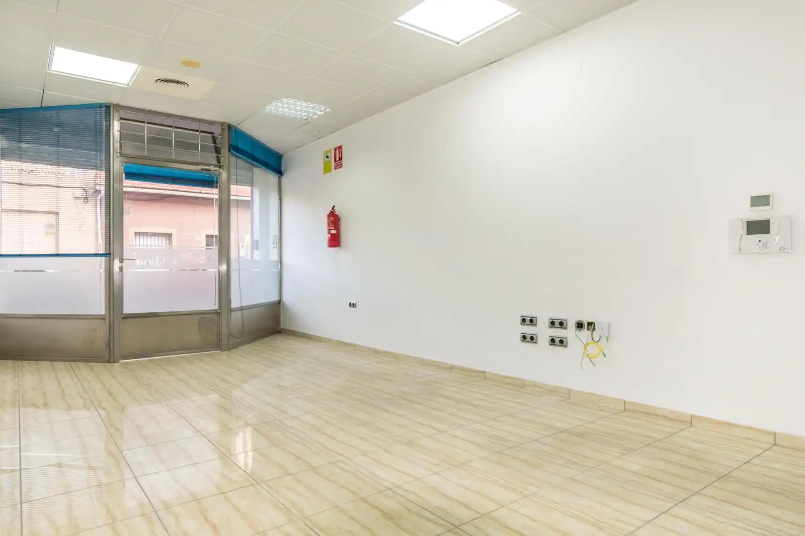 Local comercial de lloguer a Calle Calle Santos Abdón y Senent 7, imagen 13
