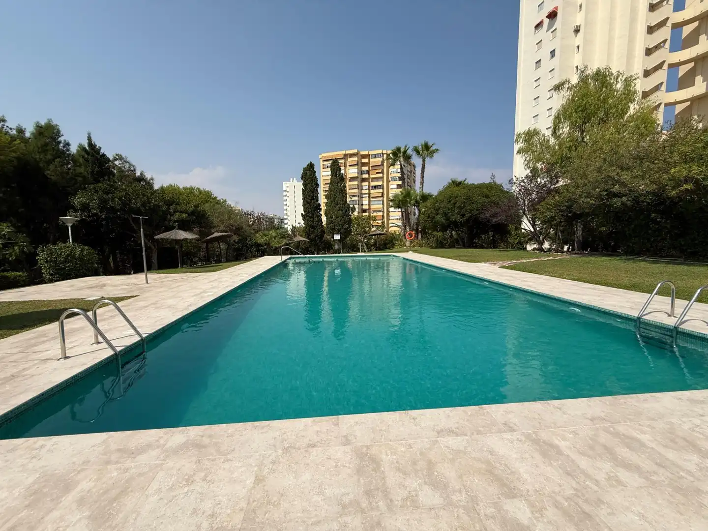 Piscina de Pis en venda en Alicante / Alacant amb Jardí privat, Terrassa i Moblat