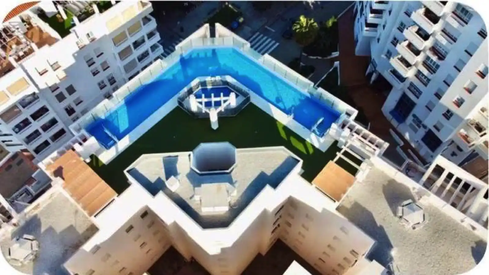 Mini appartamento con piscina in vendita a Nueva Andalucía