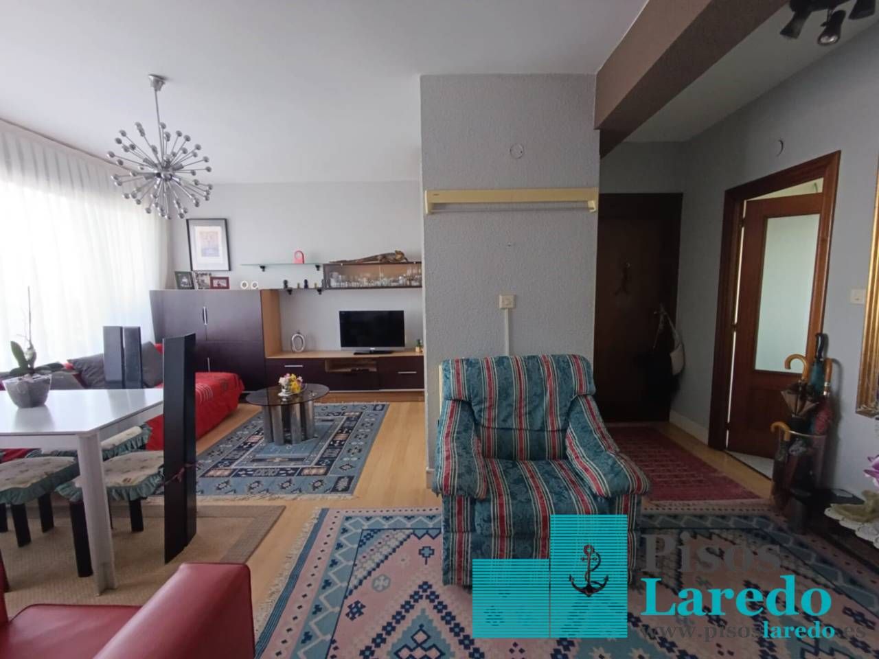 Sala de estar de Piso en venta en Laredo con Calefacción, Terraza y Balcón