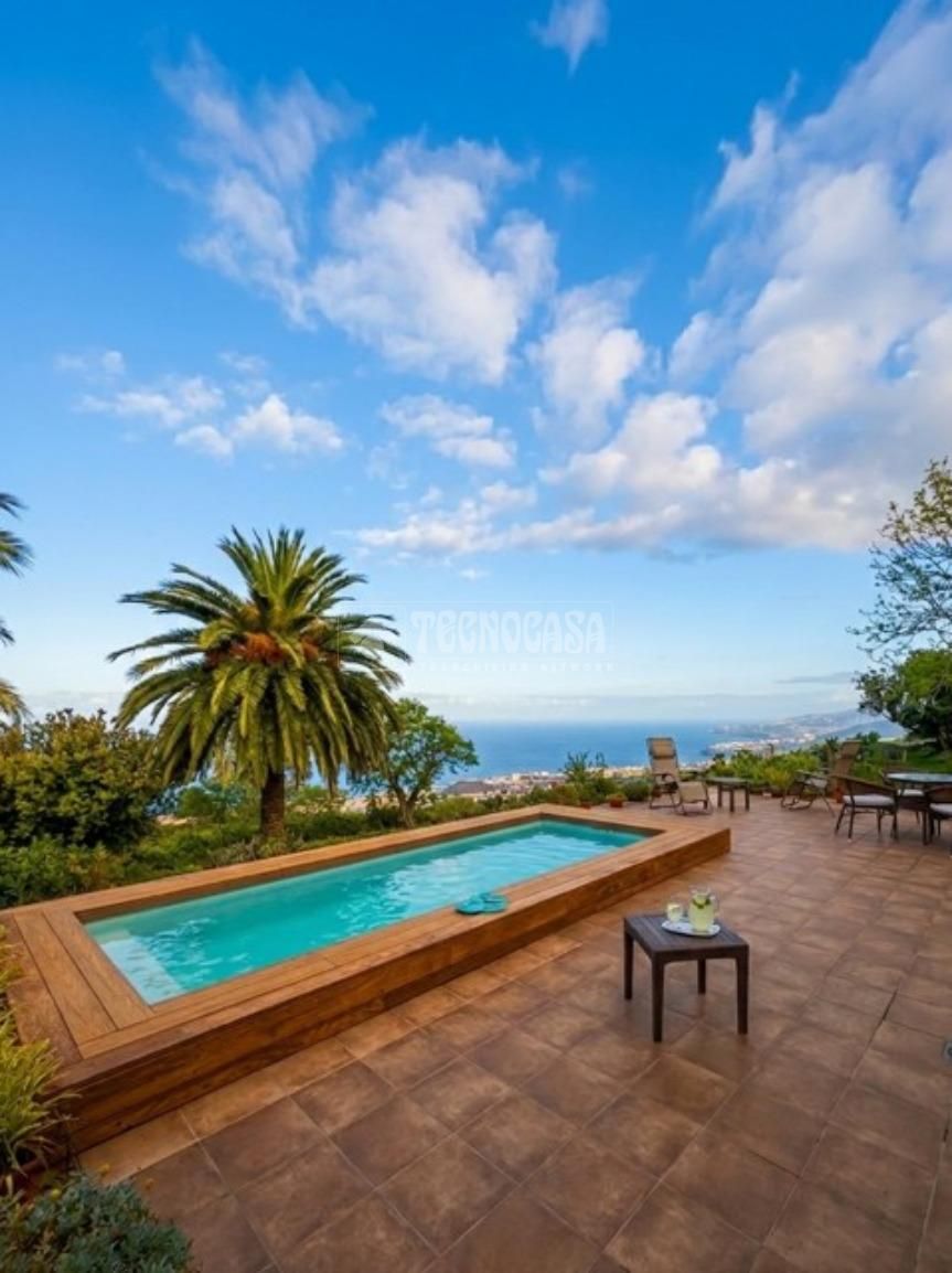 Vista exterior de Finca rústica en venda en Los Realejos amb Aire condicionat, Jardí privat i Piscina