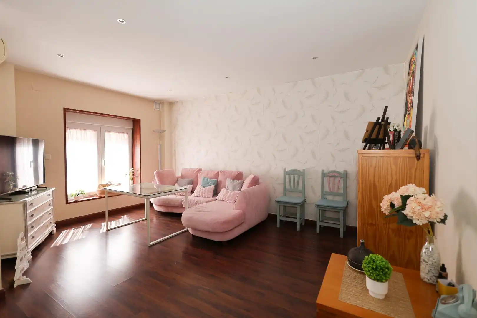 Sala d'estar de Casa adosada en venda en Cúllar Vega amb Calefacció, Jardí privat i Terrassa