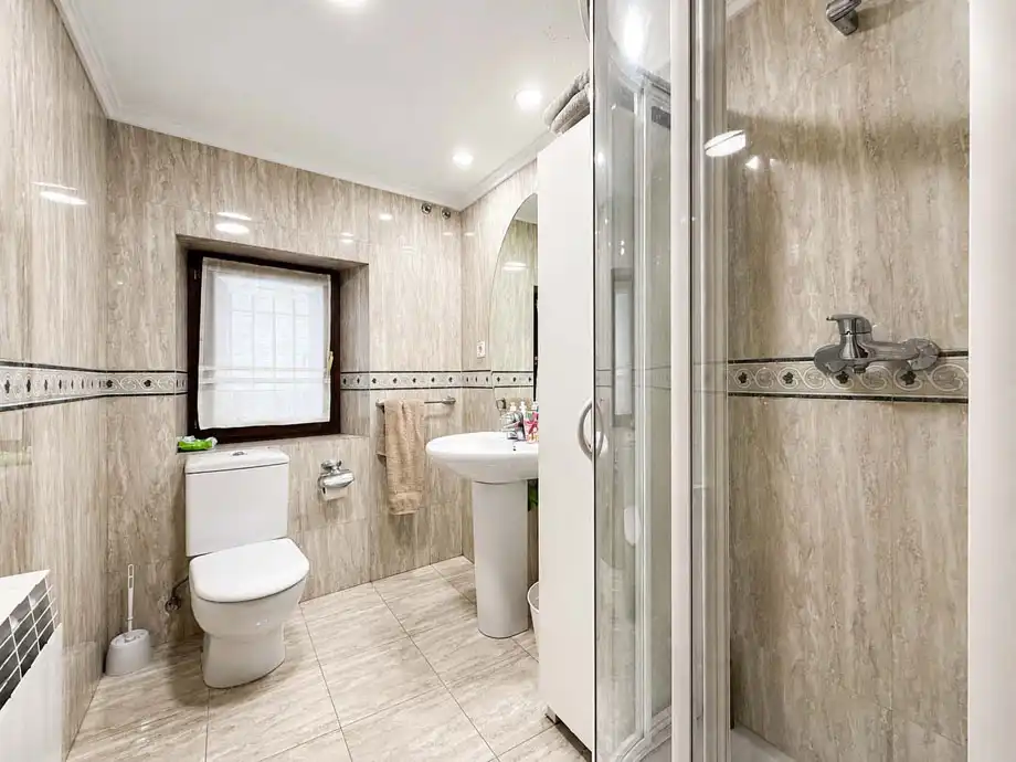 Baño de Casa o chalet en venta en Vitoria - Gasteiz con Calefacción, Jardín privado y Amueblado
