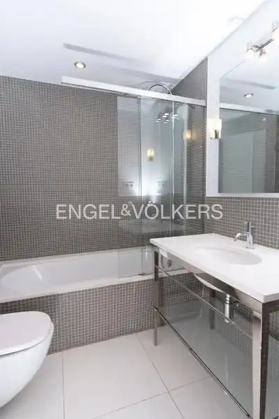 Badezimmer von Wohnung zur Miete in Madrid mit Klimaanlage, Heizung und Terrasse