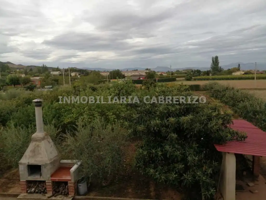 Casa o chalet en venta en Alberite con Calefacción, Jardín privado y Parquet