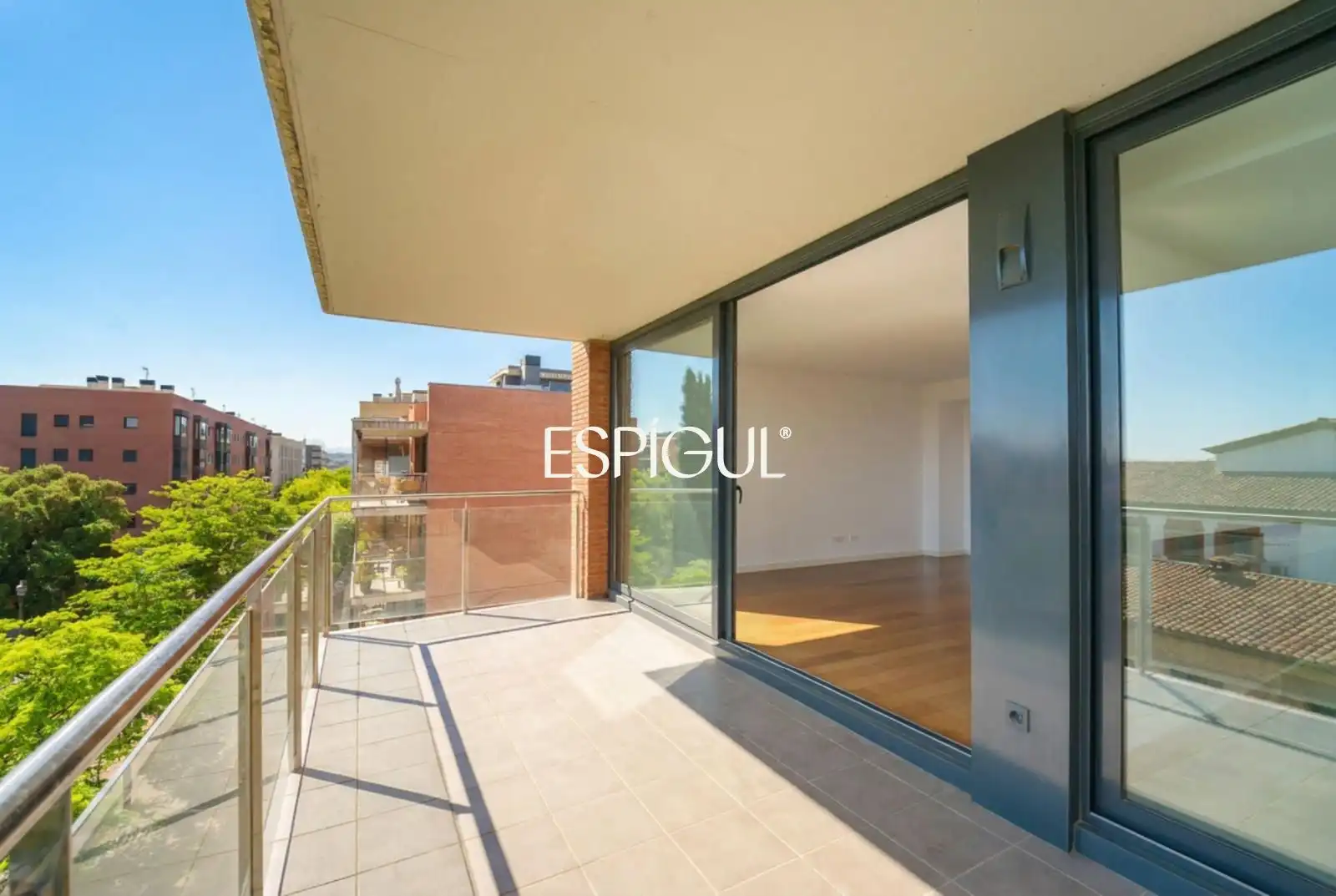 Exterior view of Flat for sale in Sant Cugat del Vallès  with Air Conditioner, Heating and Parquet flooring