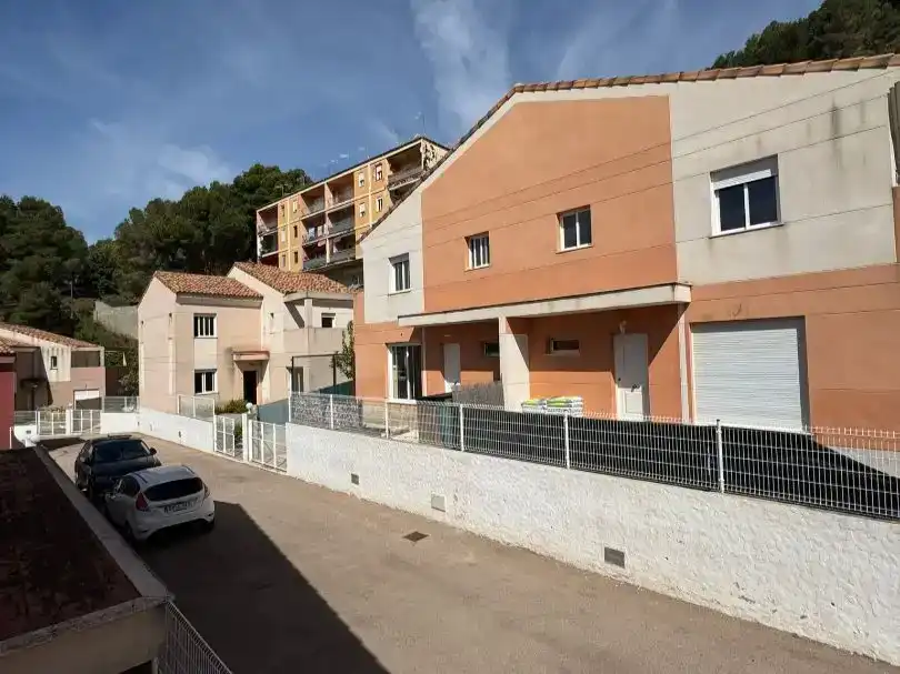Vista exterior de Casa o xalet en venda en Serra amb Piscina i Balcó