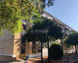 Vista exterior de Pis en venda en Mairena del Aljarafe amb Aire condicionat, Terrassa i Traster