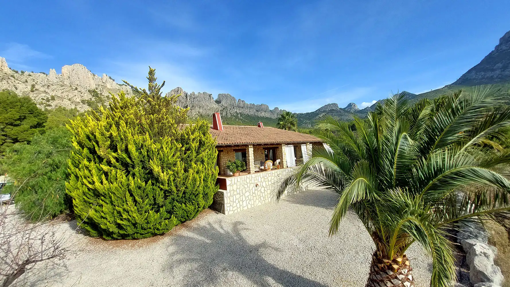 Vista exterior de Casa o xalet en venda en Finestrat amb Aire condicionat, Calefacció i Jardí privat