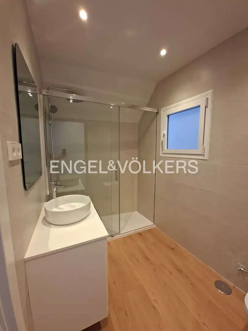 Bathroom of Flat for sale in Madrid  with Air Conditioner, Heating and Terrace