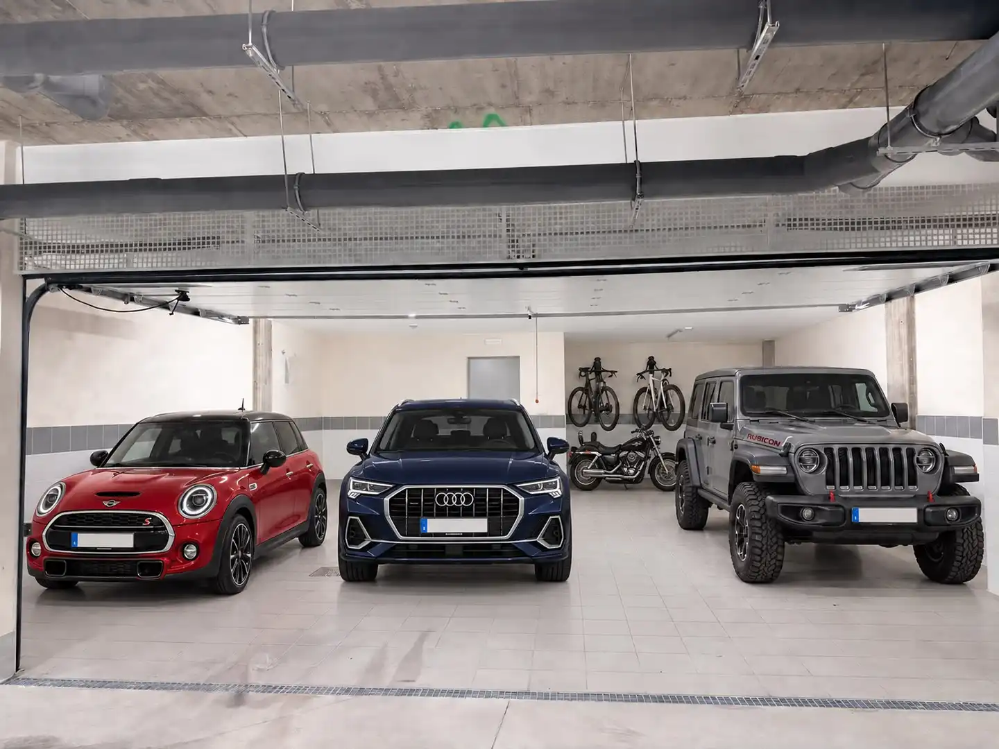 Parking de Casa adosada en venta en Boadilla del Monte con Aire acondicionado, Calefacción y Jardín privado